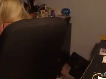 1xtrahornyone – webcam model profile photo