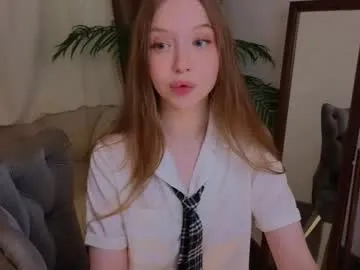 littlejennifer18 – webcam model profile photo Image 4