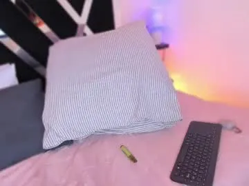 VioletFisher – webcam model profile photo Image 18