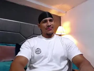 alexwos – webcam model profile photo Image 3