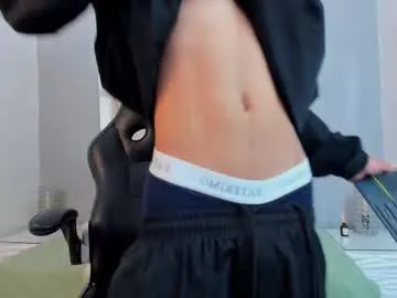 straight__friends – webcam model profile photo Image 11