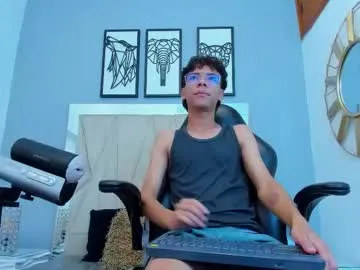 straight__friends – webcam model profile photo Image 4