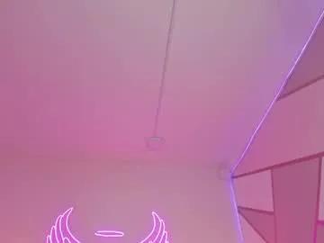 MichaelaBelle – webcam model profile photo Image 17