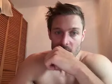 straight__friends – webcam model profile photo Image 4