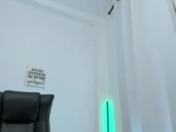 loving_ladies – webcam model profile photo Image 2