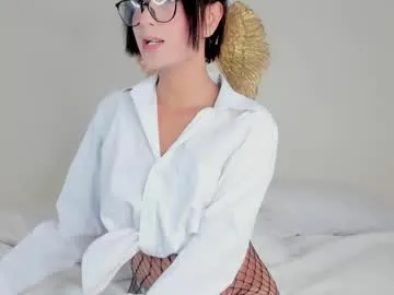 yuly_terner – webcam model profile photo Image 2