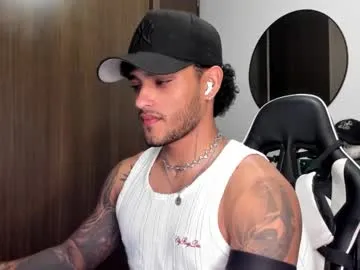 alexwos – webcam model profile photo Image 11