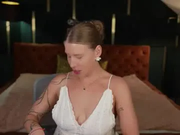 MiraKova – webcam model profile photo Image 16