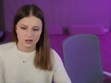 MiraKova – webcam model profile photo Image 3