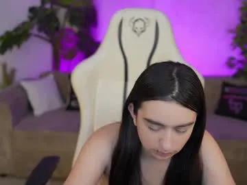 MiraKova – webcam model profile photo Image 8