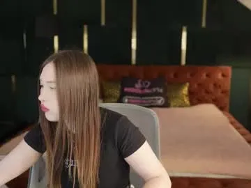 MiraKova – webcam model profile photo Image 9