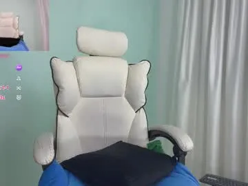 playussoftly – webcam model profile photo Image 2