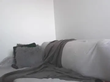 AllaRoberts – webcam model profile photo Image 4