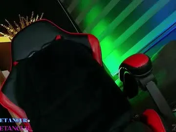 chloe_cherry21 – webcam model profile photo Image 4