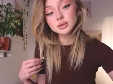 LunaSilvestre – webcam model profile photo Image 12