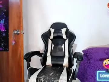 torinova – webcam model profile photo Image 2