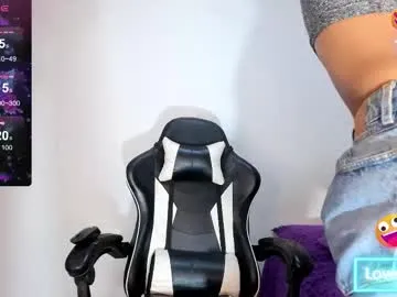 torinova – webcam model profile photo Image 4