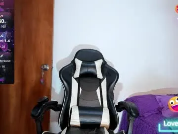 torinova – webcam model profile photo Image 5