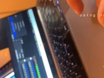 lary_holly – webcam model profile photo Image 6