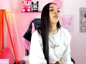 IzaBelle – webcam model profile photo Image 11