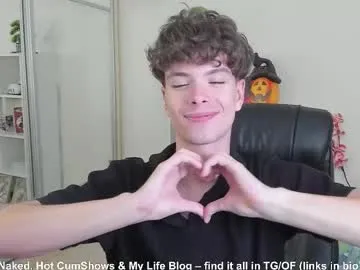 lust_one – webcam model profile photo Image 16