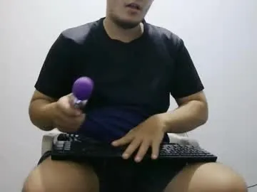 pizza_biceps – webcam model profile photo Image 12