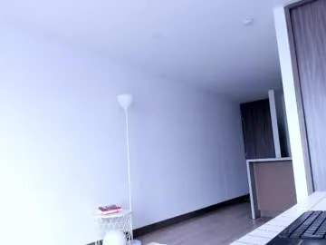 chloe_cherry21 – webcam model profile photo Image 10