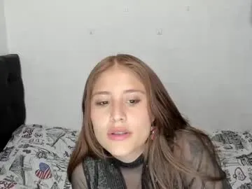 krisskissshow – webcam model profile photo Image 2