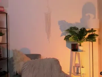 littlejennifer18 – webcam model profile photo Image 9