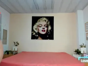 NinnaWood – webcam model profile photo Image 15