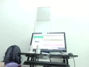 Selena – webcam model profile photo Image 11