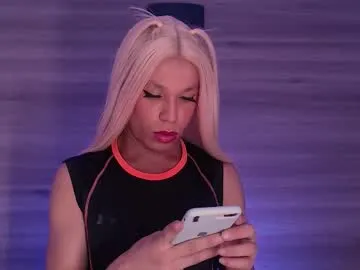 chloe_cherry21 – webcam model profile photo Image 12