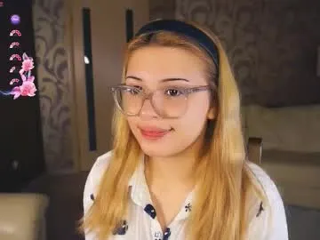 AdeleWood – webcam model profile photo Image 4