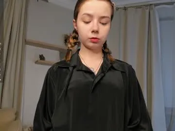 littlejennifer18 – webcam model profile photo Image 12