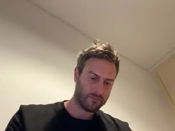 chillbicrew – webcam model profile photo Image 18