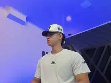 magnetic77slav – webcam model profile photo Image 3