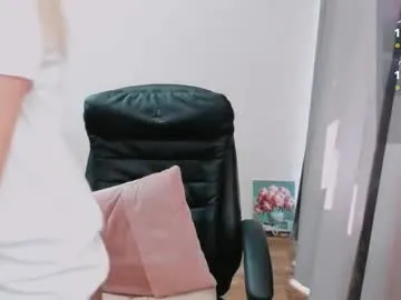 loving_ladies – webcam model profile photo Image 3