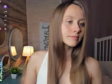 littlejennifer18 – webcam model profile photo Image 4