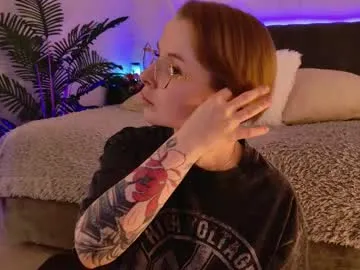 Jennifer – webcam model profile photo Image 15