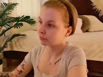 Jennifer – webcam model profile photo Image 17