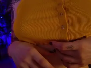 Jennifer – webcam model profile photo Image 2