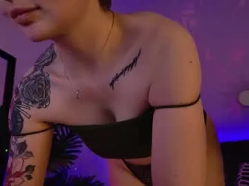 Jennifer – webcam model profile photo Image 4