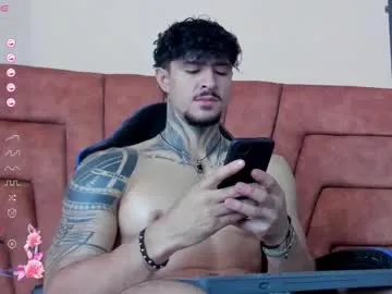 bro_friends – webcam model profile photo Image 10