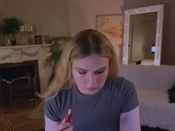 pinkypuppa – webcam model profile photo Image 2