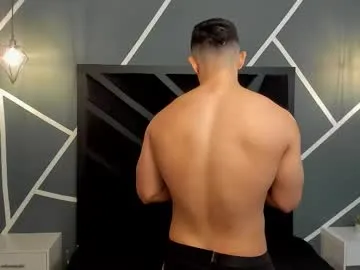 bro_friends – webcam model profile photo Image 9