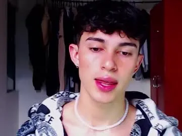 paronti – webcam model profile photo Image 5