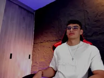 icevermilk – webcam model profile photo Image 13