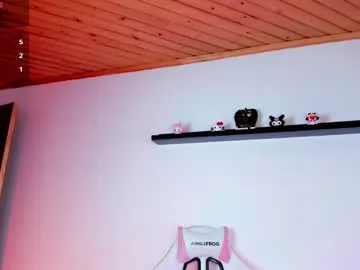 pinkypuppa – webcam model profile photo Image 3