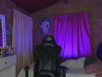 lola_cocks – webcam model profile photo Image 9