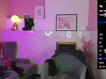 LoraClay – webcam model profile photo Image 8